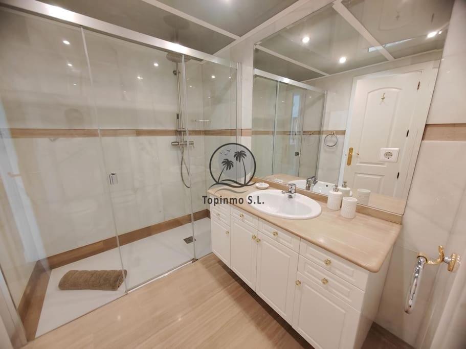 Sunny 3 Bed Island Puerto Marina Apartment *