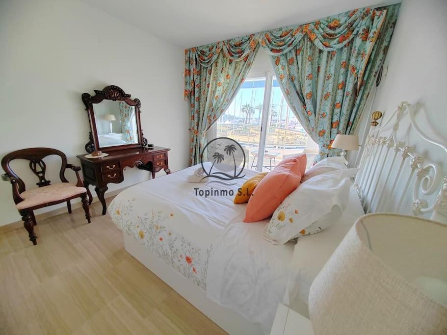 Sunny 3 Bed Island Puerto Marina Apartment